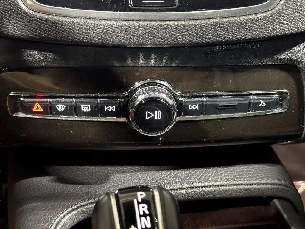 used 2018 Volvo XC90 car, priced at $18,399