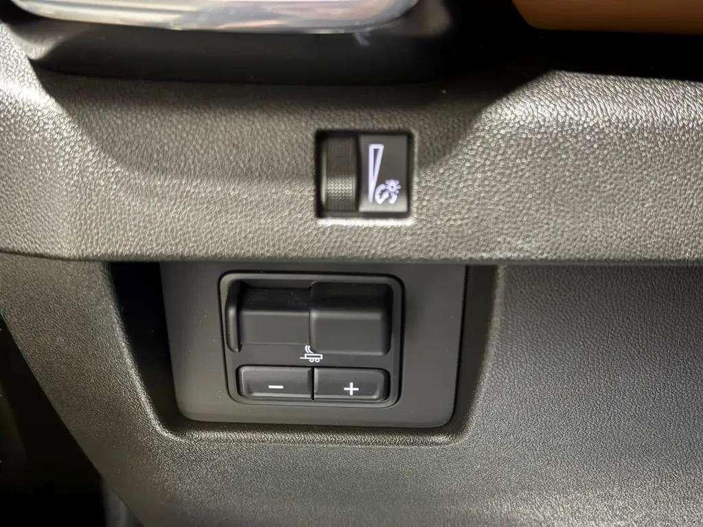 used 2023 GMC Canyon car, priced at $39,995