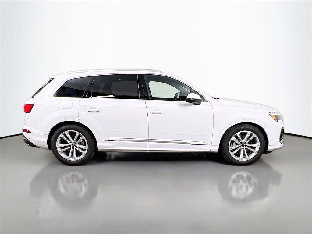 new 2026 Audi Q7 car, priced at $72,813