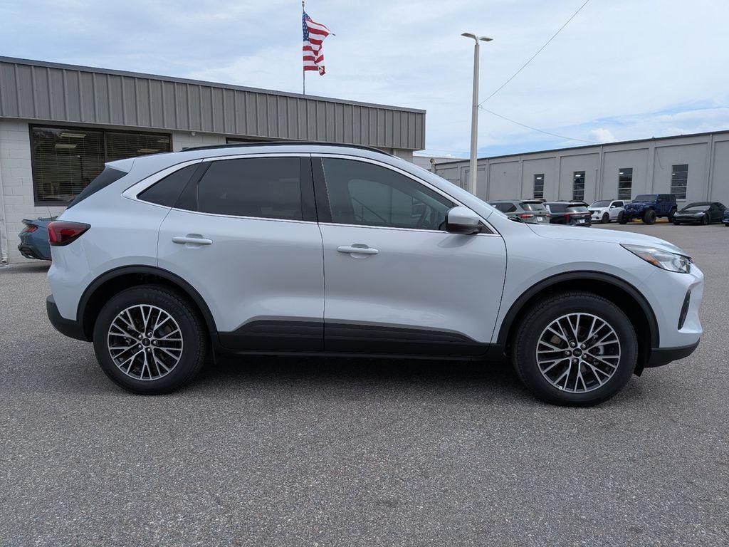 new 2026 Ford Escape PHEV car, priced at $32,455