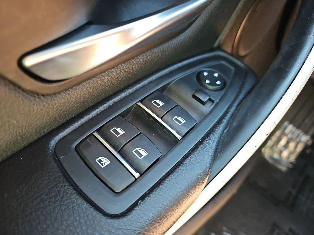 BMW 3 Series view 27