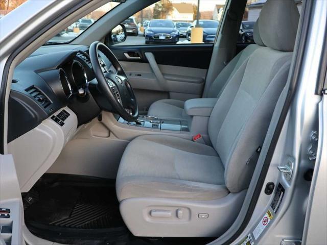 used 2013 Toyota Highlander car, priced at $15,995