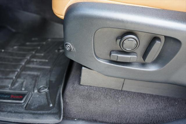 used 2020 Land Rover Discovery car, priced at $25,995