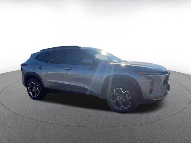used 2025 Chevrolet Trax car, priced at $18,798