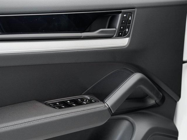 new 2025 Porsche Cayenne car, priced at $106,495