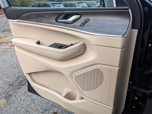 new 2025 Jeep Grand Cherokee car, priced at $46,881