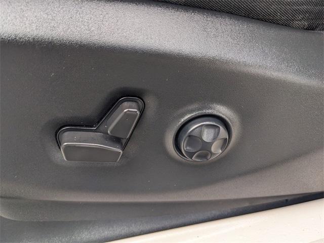 used 2023 Chrysler Pacifica car, priced at $33,562