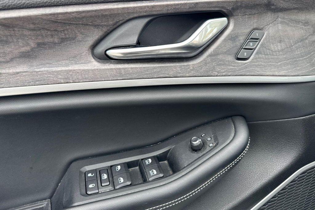 used 2022 Jeep Grand Cherokee car, priced at $27,981