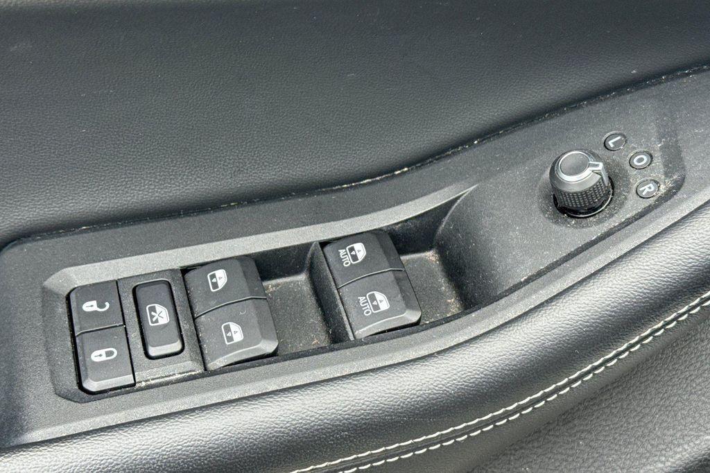 used 2022 Jeep Grand Cherokee car, priced at $27,981