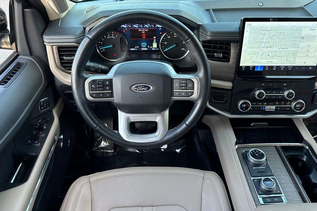 used 2024 Ford Expedition car, priced at $40,997