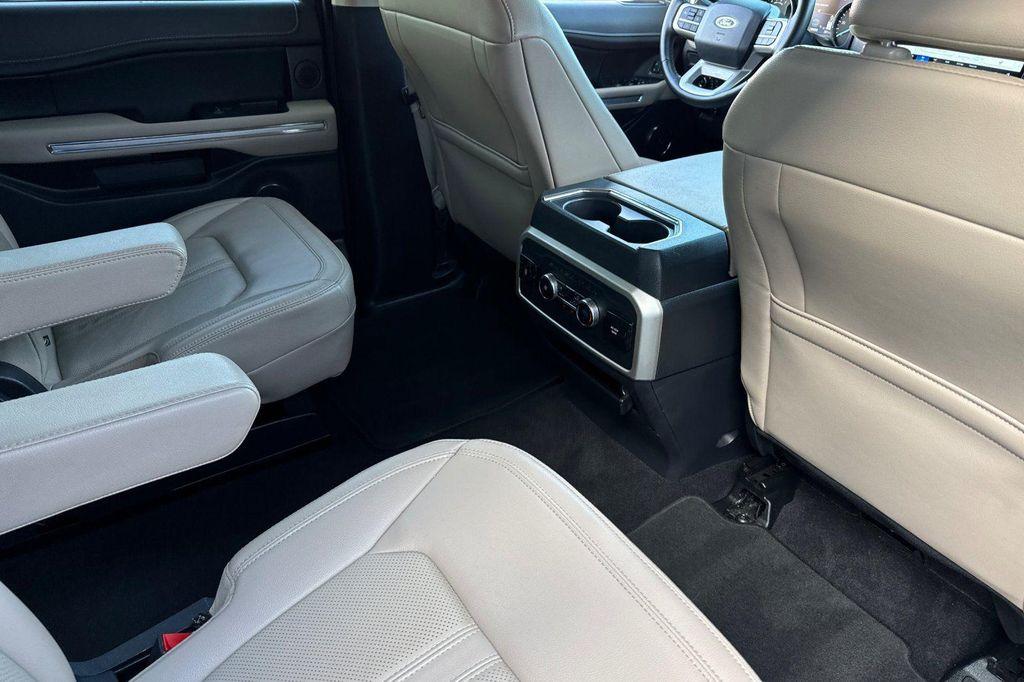 used 2024 Ford Expedition car, priced at $40,997