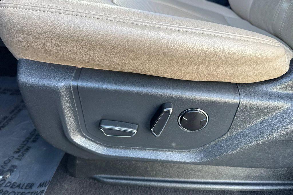 used 2024 Ford Expedition car, priced at $40,997