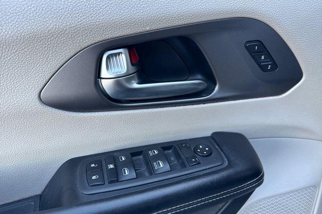 used 2022 Chrysler Pacifica car, priced at $23,797