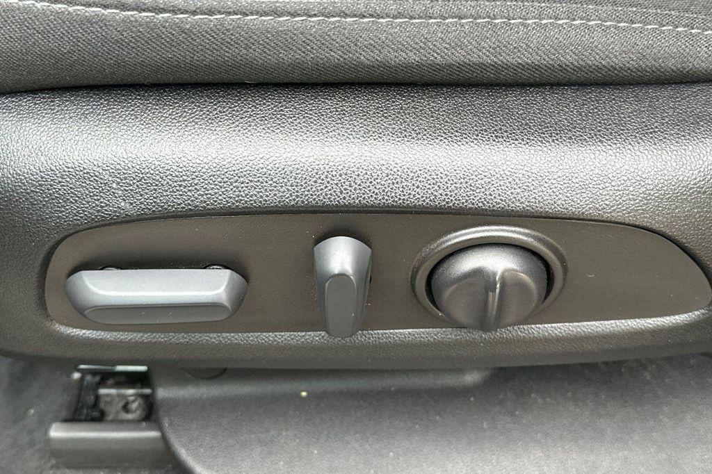 used 2023 Chevrolet Traverse car, priced at $27,997