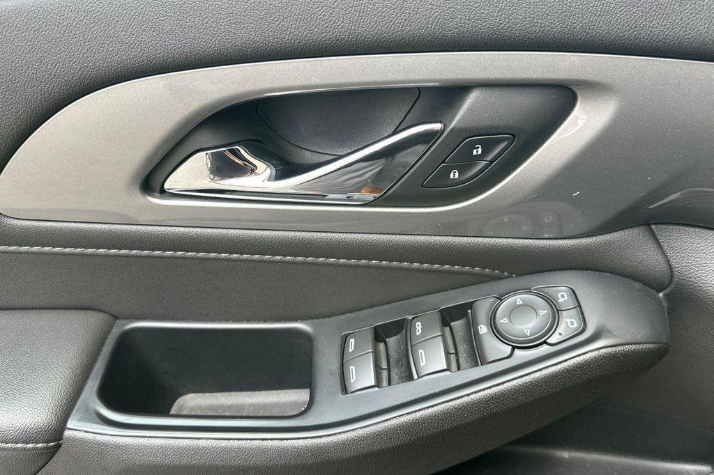 used 2023 Chevrolet Traverse car, priced at $27,997