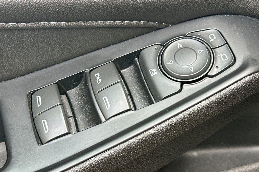 used 2023 Chevrolet Traverse car, priced at $27,997