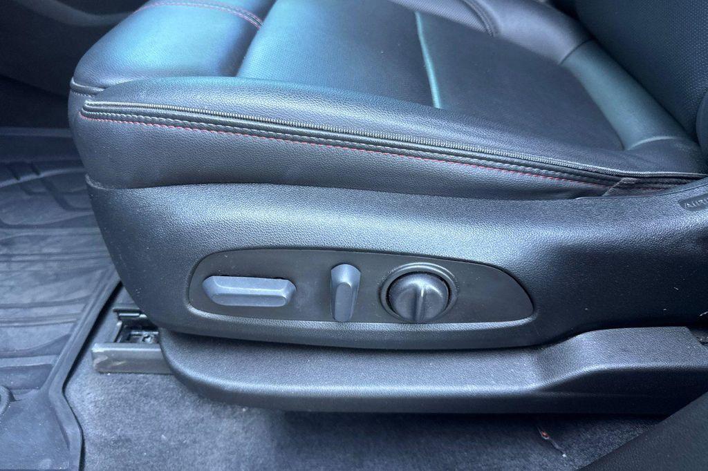 used 2023 Chevrolet Traverse car, priced at $37,677