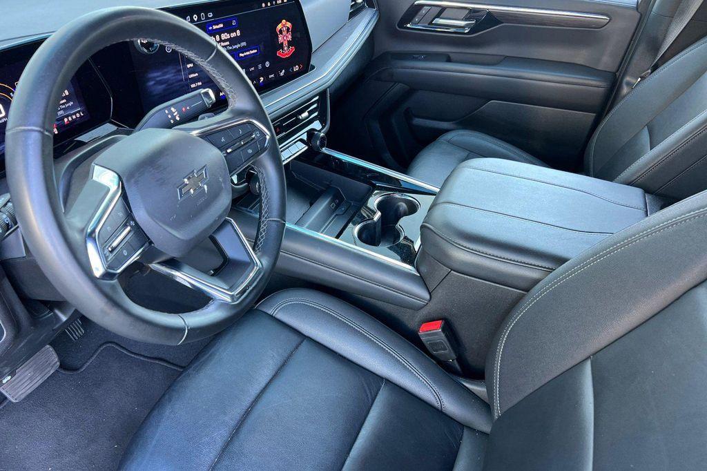 used 2025 Chevrolet Suburban car, priced at $67,749