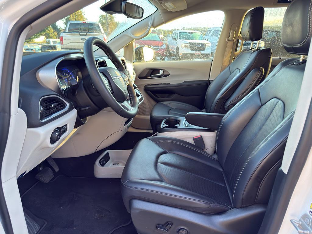 used 2024 Chrysler Pacifica car, priced at $31,999