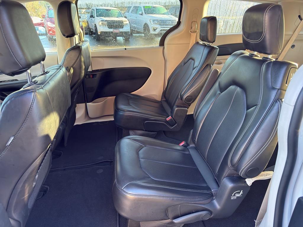 used 2024 Chrysler Pacifica car, priced at $31,999