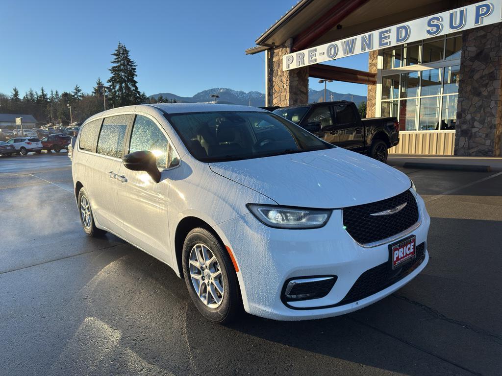 used 2024 Chrysler Pacifica car, priced at $31,999