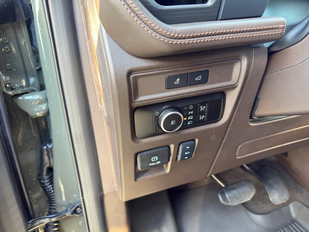 used 2024 Ford Expedition car, priced at $73,999