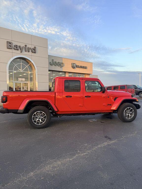 new 2026 Jeep Gladiator car, priced at $52,345