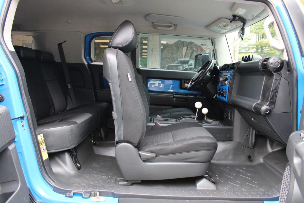 used 2007 Toyota FJ Cruiser car, priced at $13,898