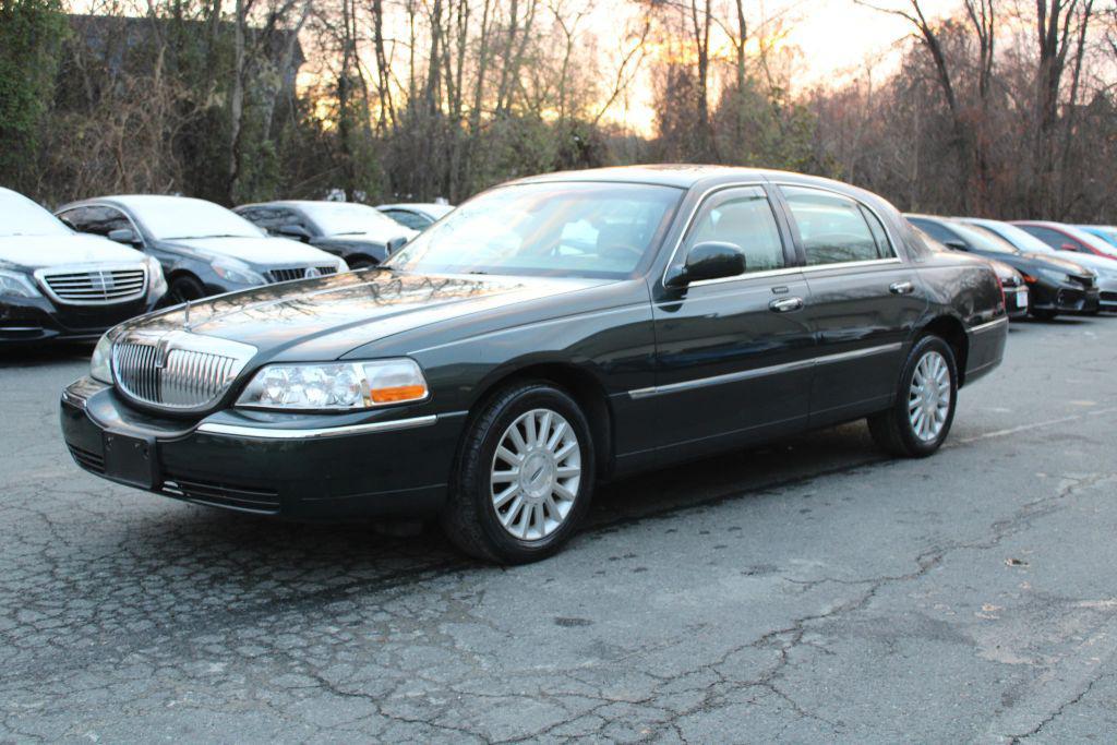 used 2003 Lincoln Town Car car, priced at $8,977