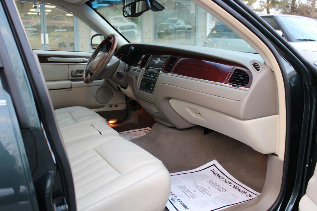used 2003 Lincoln Town Car car, priced at $8,977