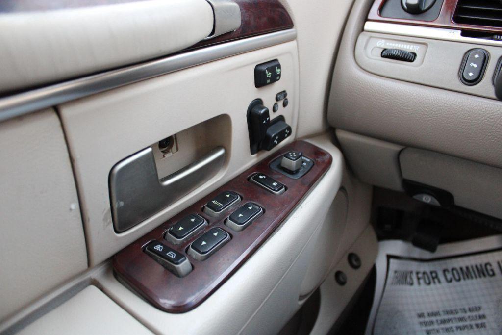 used 2003 Lincoln Town Car car, priced at $8,977