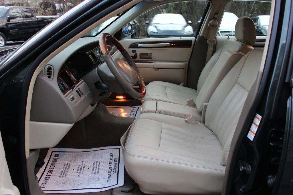 used 2003 Lincoln Town Car car, priced at $8,977