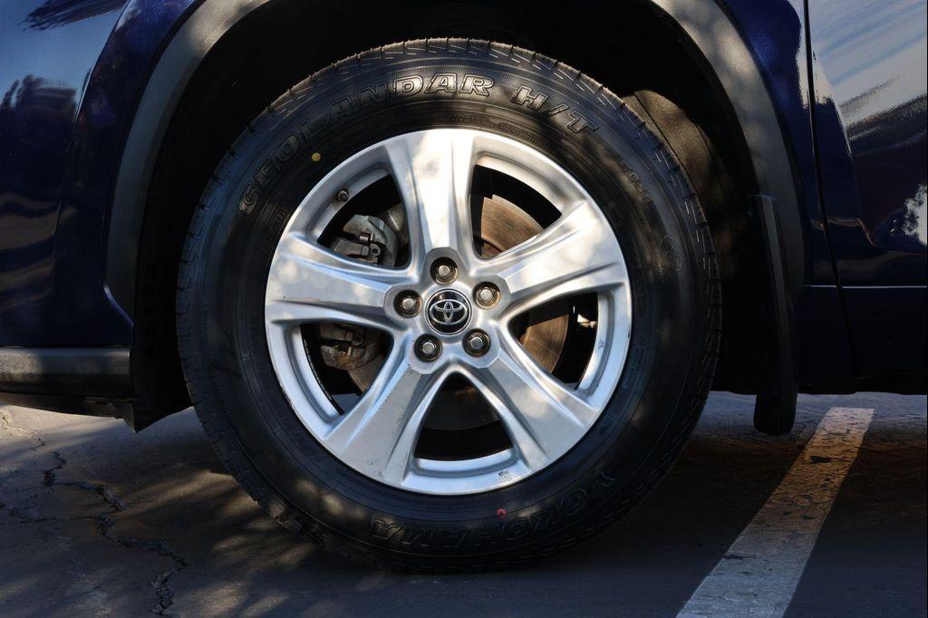 used 2022 Toyota Highlander car, priced at $26,995