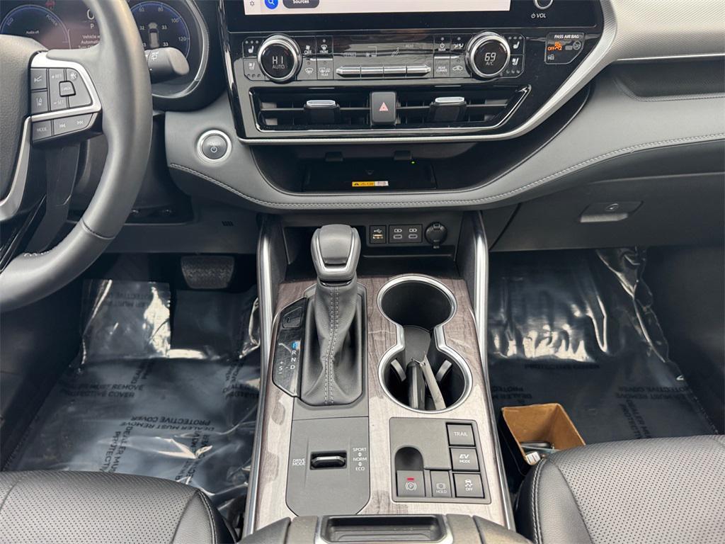 used 2025 Toyota Highlander Hybrid car, priced at $54,491