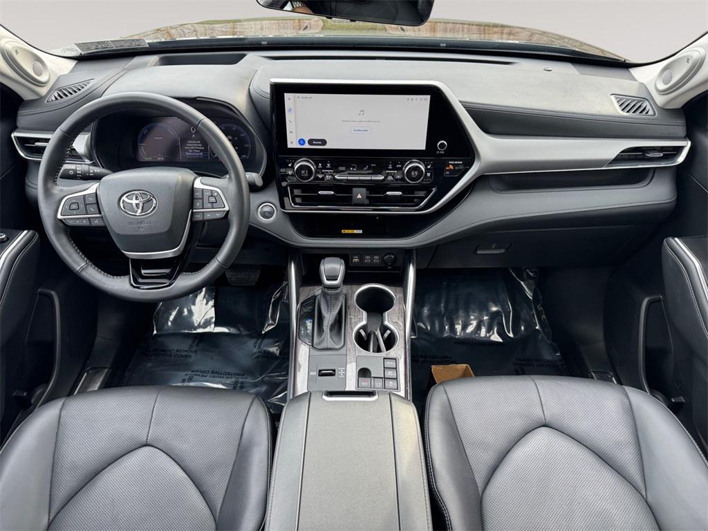 used 2025 Toyota Highlander Hybrid car, priced at $54,491