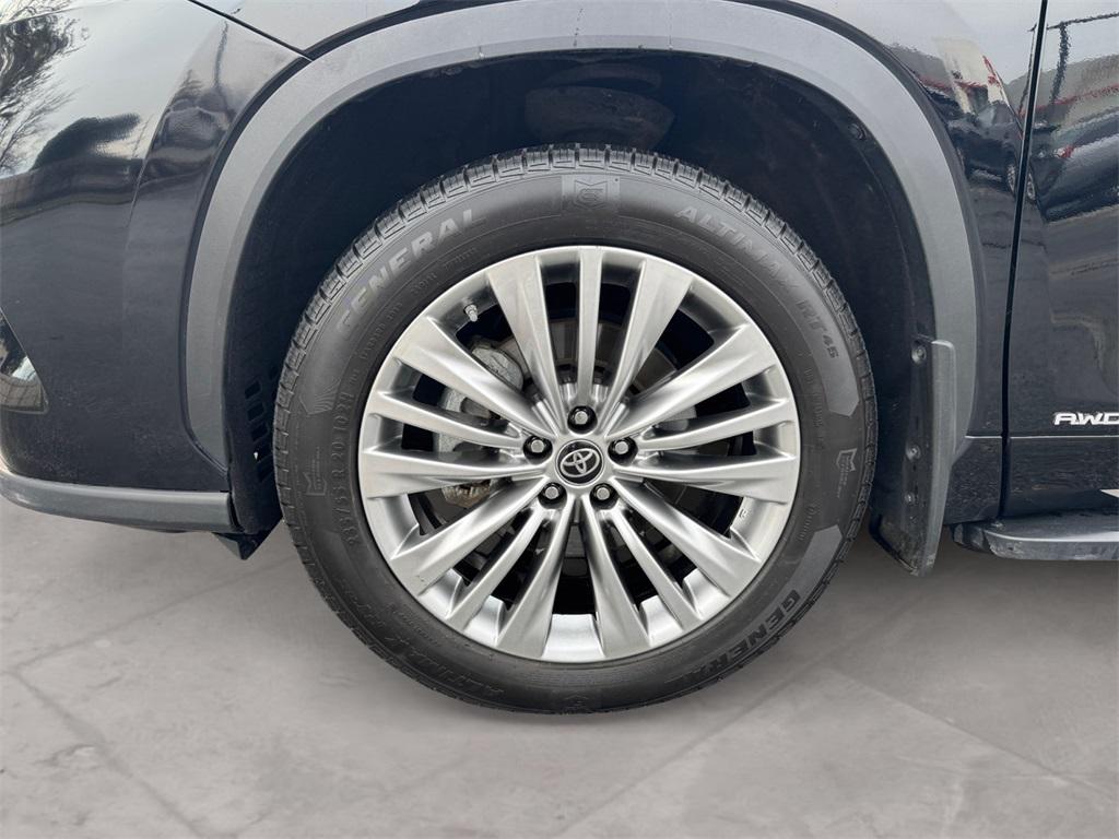 used 2025 Toyota Highlander Hybrid car, priced at $54,491
