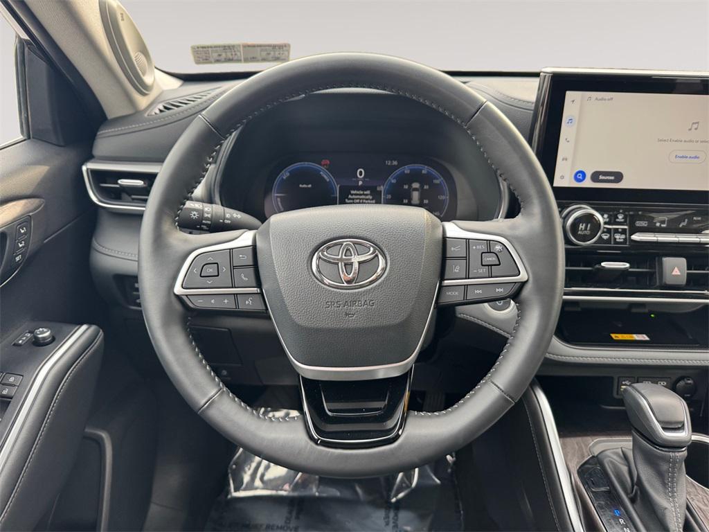 used 2025 Toyota Highlander Hybrid car, priced at $54,491