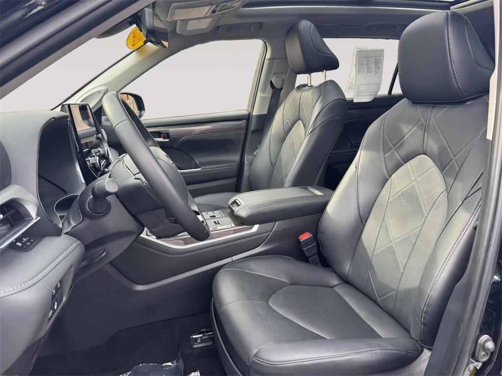 used 2025 Toyota Highlander Hybrid car, priced at $54,491