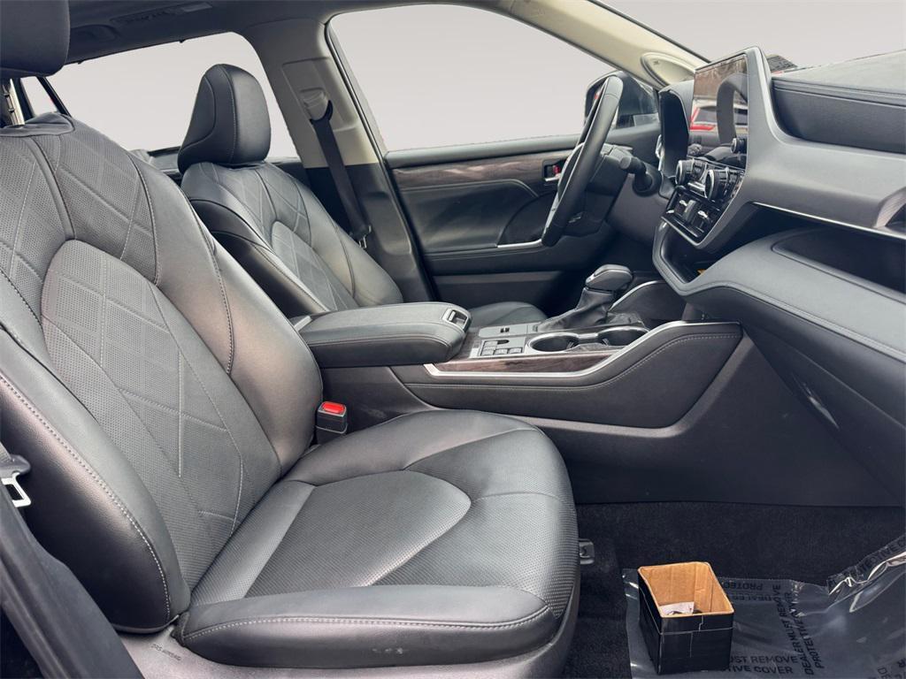 used 2025 Toyota Highlander Hybrid car, priced at $54,491