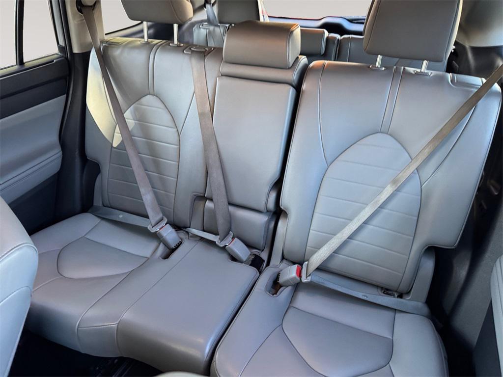 used 2022 Toyota Highlander Hybrid car, priced at $35,491