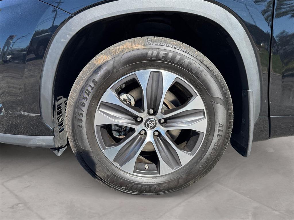 used 2021 Toyota Highlander car, priced at $28,773
