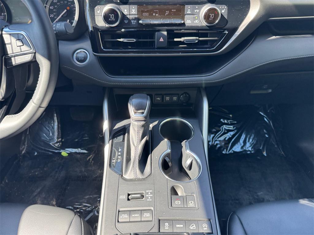 used 2021 Toyota Highlander car, priced at $28,773