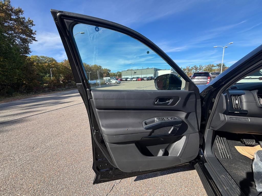 new 2025 Nissan Pathfinder car, priced at $33,942