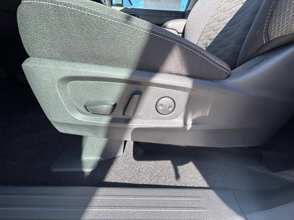 new 2025 Nissan Pathfinder car, priced at $37,922