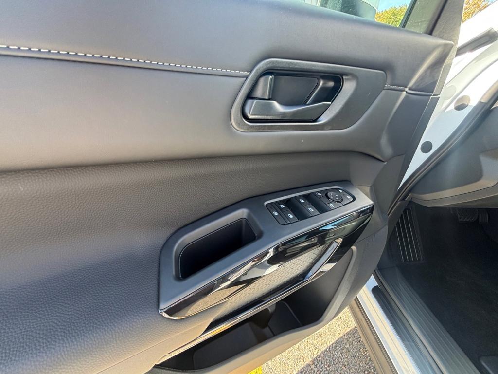 new 2025 Nissan Pathfinder car, priced at $37,922