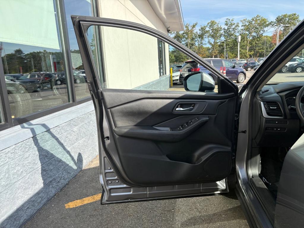 2024 Gun Metallic Nissan Rogue