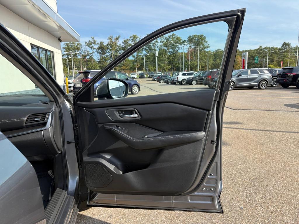 2024 Gun Metallic Nissan Rogue