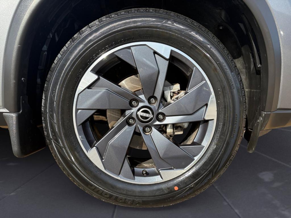 2024 Gun Metallic Nissan Rogue