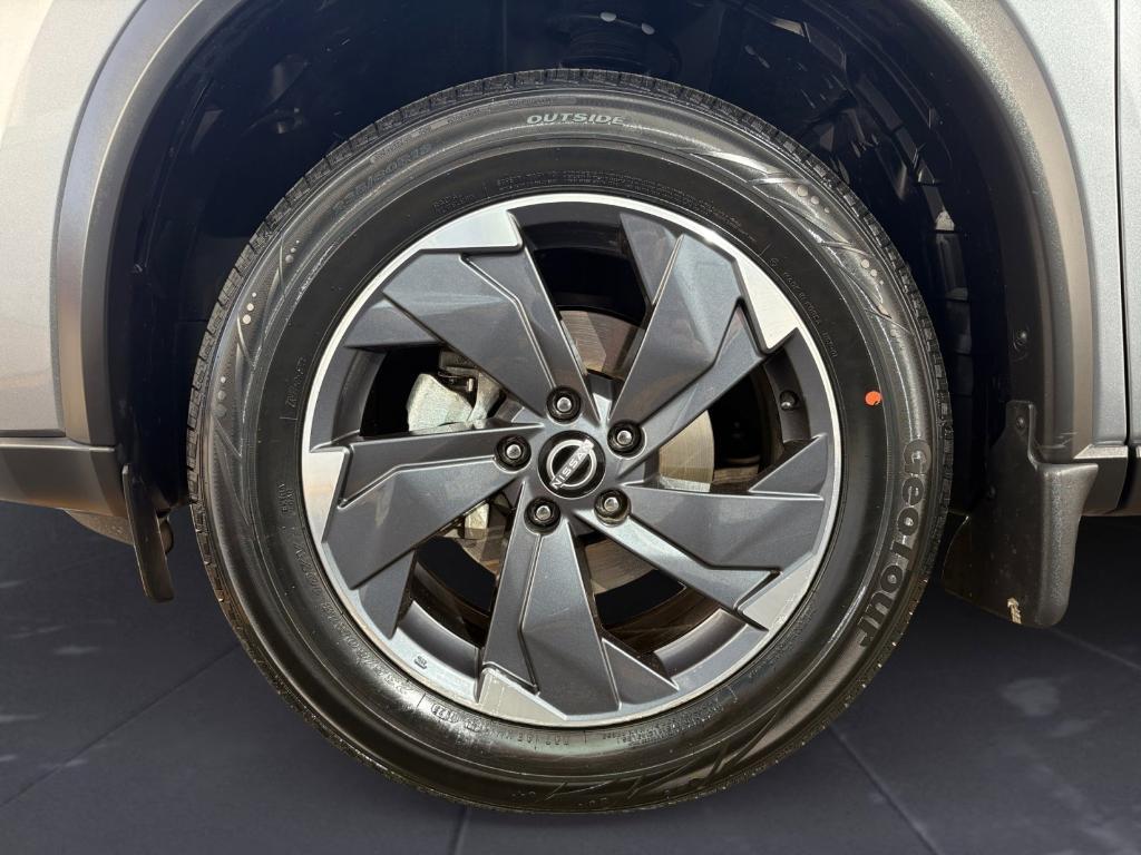 2024 Gun Metallic Nissan Rogue