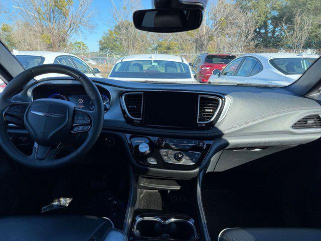 used 2025 Chrysler Pacifica car, priced at $33,713